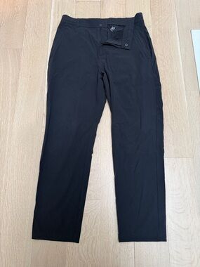 ALO Men's Black Casual Straight-Leg Pants great condition
